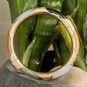 14 karat gold jadeite and onyx bracelet